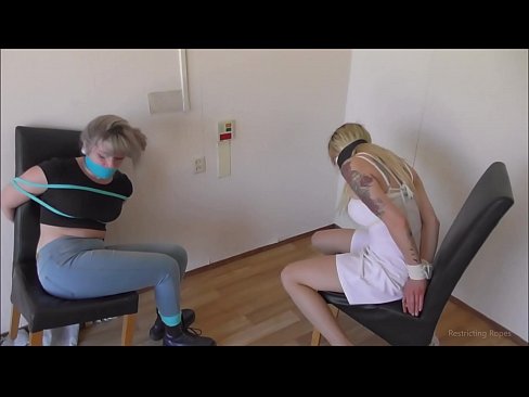 ❤️ Ferslave / fêstbûn en gagged / famke yn need Porno vk op fy.pornxlxx.ru
