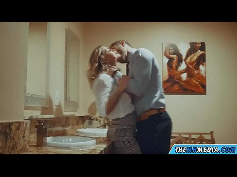 ❤️ As in busty blonde jo ferliedt yn in iepenbier toilet Porno vk op fy.pornxlxx.ru
